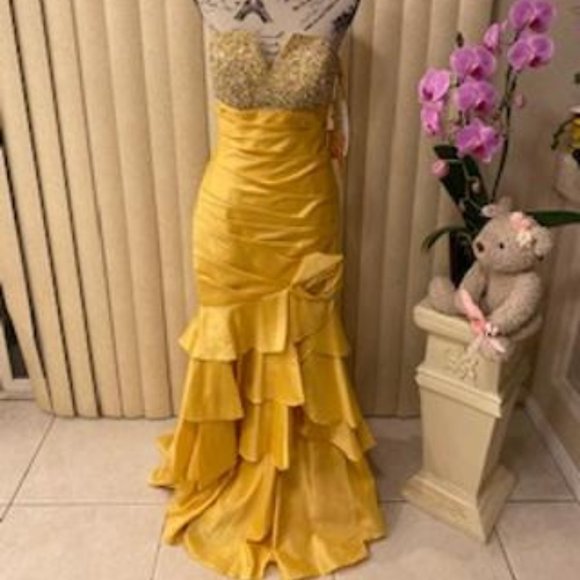 Tony Bowls Dresses & Skirts - *FINAL PRICE* Amazing Gold Strapless Formal Evening Gown Size 6